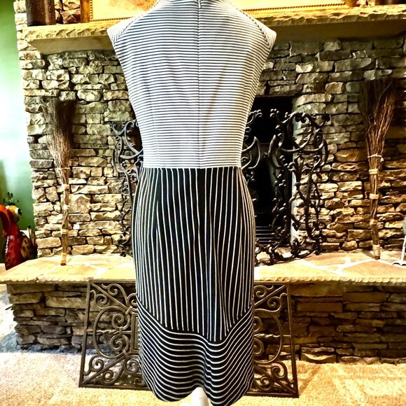 Nine West Black and White Striped Sleeveless Dress with POCKETS! Size 6 - Picture 2 of 4